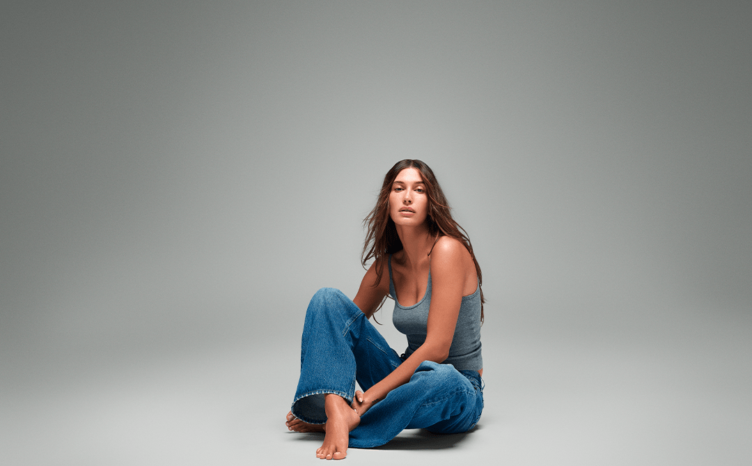 À quoi ressemble le jean parfait selon Hailey Bieber ?