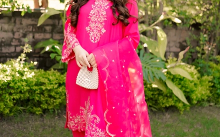 Larosaa: Dressing the Modern Woman with Simplicity and Strength